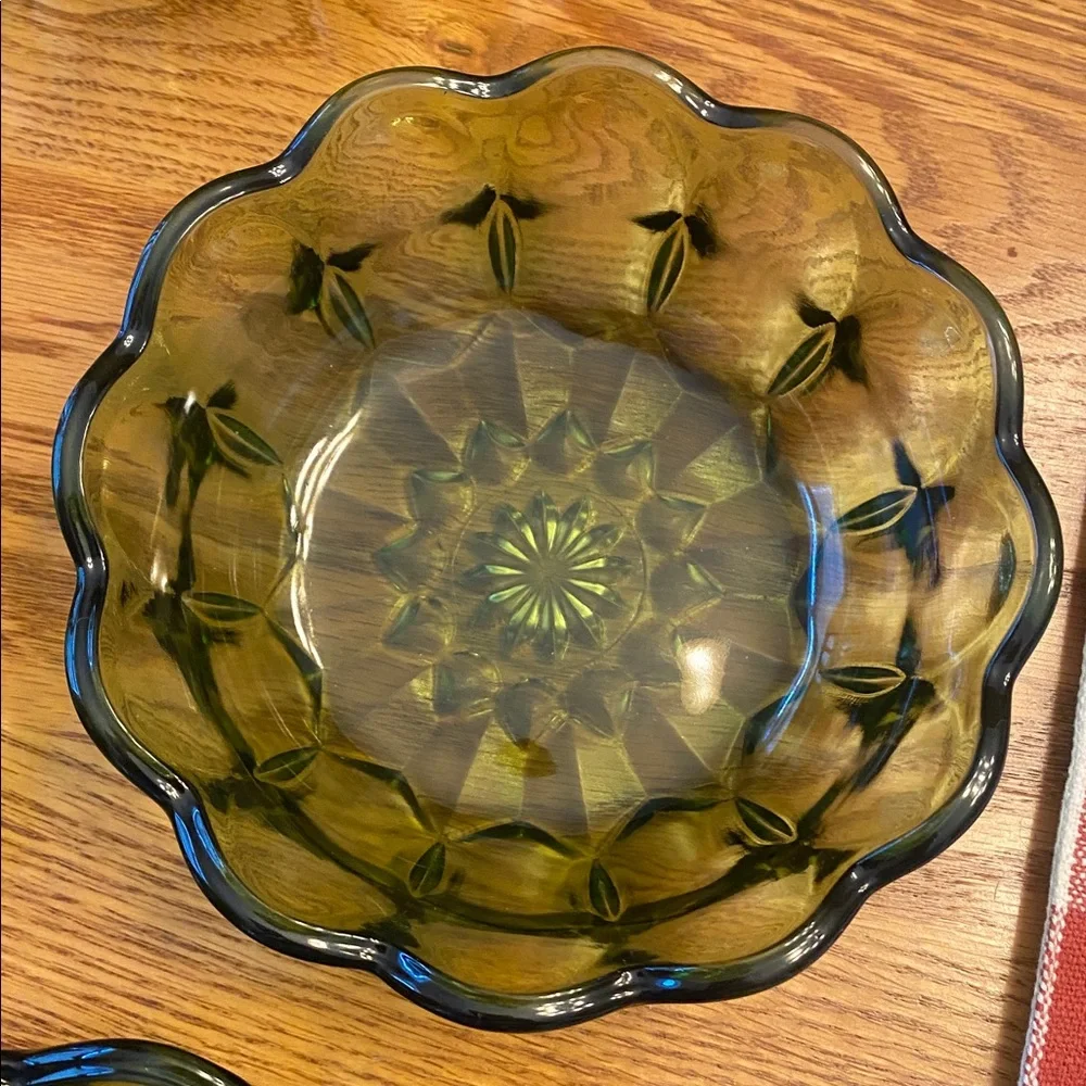 Vintage Indiana Mid Century Green Scallop Set of (4) Total, Green Glass Bowls